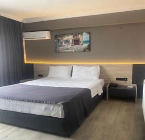 Grand Faik Hotel客房内的一张或多张床位