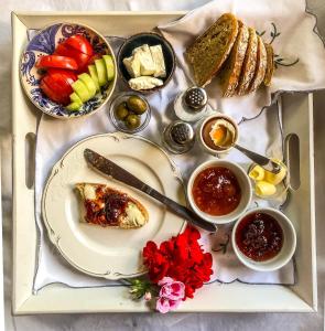 Morgenmad for gæster der bor på Fasolaki, Skopelos Town