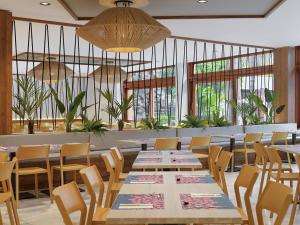 a dining room with tables and chairs and windows at FERGUS Puerto de la Cruz in Puerto de la Cruz