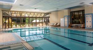 Swimming pool sa o malapit sa Domaine Les Sources de Dieulefit