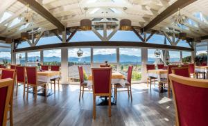 A restaurant or other place to eat at Hotel-Café-Restaurant Matzelsdorfer Hof