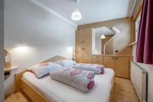 Postel nebo postele na pokoji v ubytování Landhaus Edelweiss
