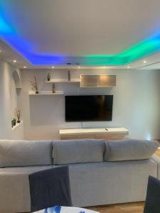 TV a/nebo společenská místnost v ubytování Apartamento Zaragoza Centro 2