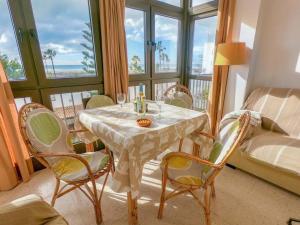 Posezení v ubytování Casa Nena Apartamento en Conil a 150m de la playa con vistas al mar + 9 fotografií