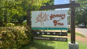 Certificato, attestato, insegna o altro documento esposto da Honey Tree Polonnaruwa