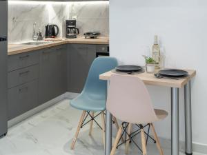 A kitchen or kitchenette at Anassa 2 City Center Apartment Még 8 kép
