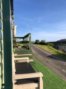 Φωτογραφία από το άλμπουμ του Cosy holiday caravan minutes from the beach σε Aberystwyth