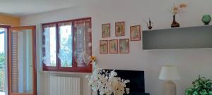 Телевизор и/или развлекательный центр в sunny villa apartment