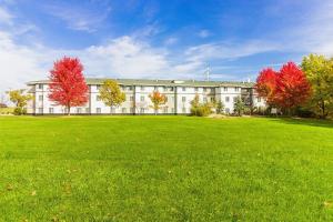 Zahrada ubytování River Hills Hotel- Mankato