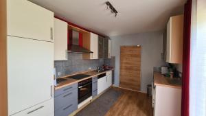 Kuchyň nebo kuchyňský kout v ubytování Ferienwohnung Auszeit
