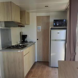 Gallery image of MobilHome de Charlotte - Camping La Falaise 4 étoiles in Narbonne-Plage +23 photos