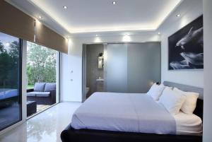 Un pat sau paturi într-o cameră la Thanassis