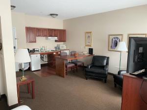 Kuchyň nebo kuchyňský kout v ubytování River Hills Hotel- Mankato