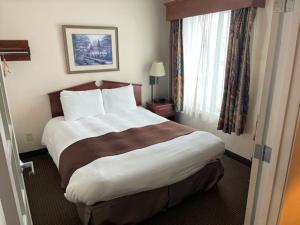Postel nebo postele na pokoji v ubytování River Hills Hotel- Mankato