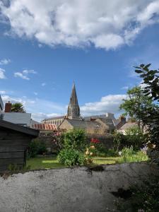 a view of a building with a church in the background at Chambre d'Hôtes Les Petits Oiseaux in Nantes