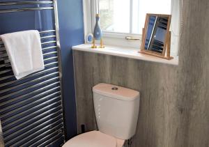 Gallery image of The Old Dairy in Beer +6 photos