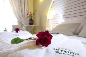 a red rose sitting on top of a bed at Aktaion Resort in Gythio