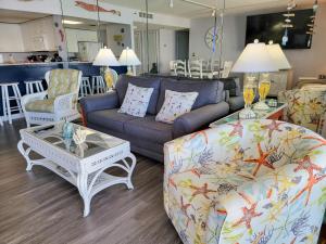 1508 North Hampton Kingston Plantation condo的休息区