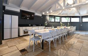 Kuchyň nebo kuchyňský kout v ubytování YalaRent - Liri Resort
