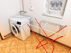 a washer and dryer in a laundry room at Penzion Pod kolem in Šošŭvka