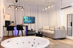TV a/nebo společenská místnost v ubytování YalaRent - Liri Resort