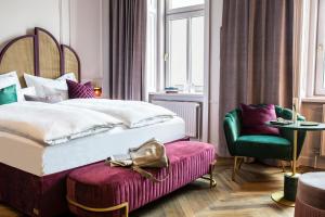 Postel nebo postele na pokoji v ubytování Hotel Josefine + 37 fotografií