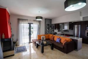 a living room with a couch and a kitchen at Ocean View Villa in Kineta