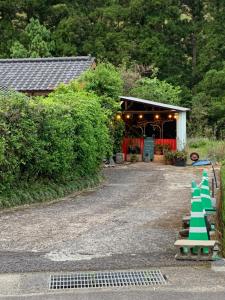 a row of green and white cones on a driveway at River, Mountain Retreat at 四万十Accommodation in Mihara +25 photos