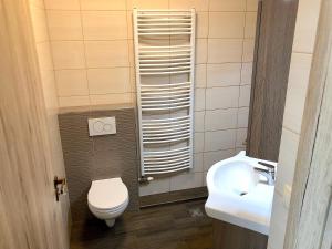 A bathroom at Unio Vendégház 1