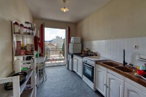 Kuchyňa alebo kuchynka v ubytovaní Appartement de charme au cœur de la Corrèze