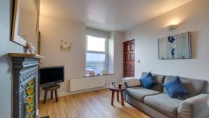 Televisyen dan/atau pusat hiburan di Mumbles Rd Apartment