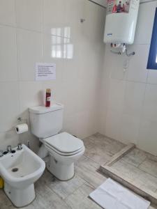 Ένα μπάνιο στο SUITE BELGRANO. ALQUILER TEMPORARIO EN SAN FRANCISCO