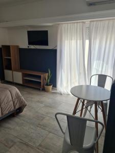 Μια τηλεόραση ή/και κέντρο ψυχαγωγίας στο SUITE BELGRANO. ALQUILER TEMPORARIO EN SAN FRANCISCO