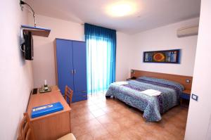 Rúm í herbergi á Hotel Alguer