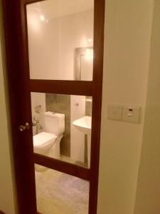 Koupelna v ubytování Nilas Guesthouse + 37 fotografií