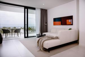 Гостиная зона в THE FLAG HOTEL Marbella, Estepona Adult Recommended +37 фотографий