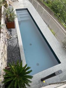 Бассейн в Varenna Hill apt или поблизости