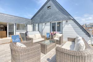 Le poséidon, gîte EXCEPTIONNEL face à la mer avec spa, terrasse, 4 chambres UN VRAI COUP DE COEUR的休息区
