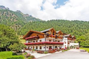 Nespecifikovaný výhled na hory nebo výhled na hory při pohledu z hotelu