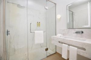 ห้องน้ำของ Element by Westin West Bay Doha