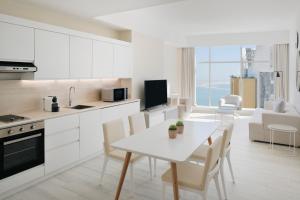 ครัวหรือมุมครัวของ Element by Westin West Bay Doha