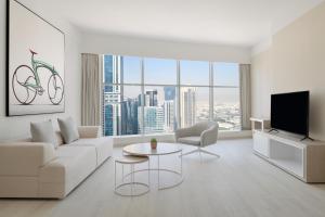 โทรทัศน์และ/หรือระบบความบันเทิงของ Element by Westin West Bay Doha