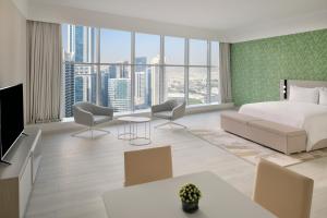 เตียงในห้องที่ Element by Westin West Bay Doha