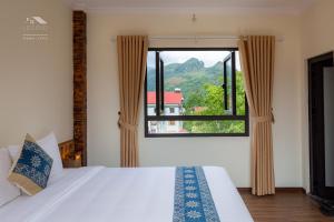 Nespecifikovaný výhled na hory nebo výhled na hory při pohledu z hotelu
