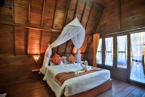 Postel nebo postele na pokoji v ubytování Mahaloka Valley Nusa Penida
