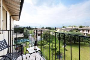 a balcony with a table and a view of a yard at Katy Lake 2 in Desenzano del Garda