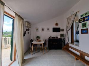 Televízia a/alebo spoločenská miestnosť v ubytovaní Home sweet home