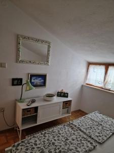 Televízia a/alebo spoločenská miestnosť v ubytovaní Home sweet home