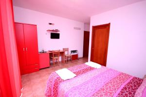 Rúm í herbergi á Hotel Alguer