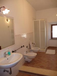 A bathroom at La Mandola